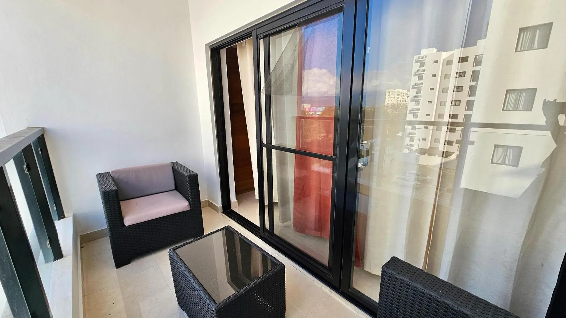 Confidence Luxurious Apartment-Garden Tower-Gym Pool Wifi contacts